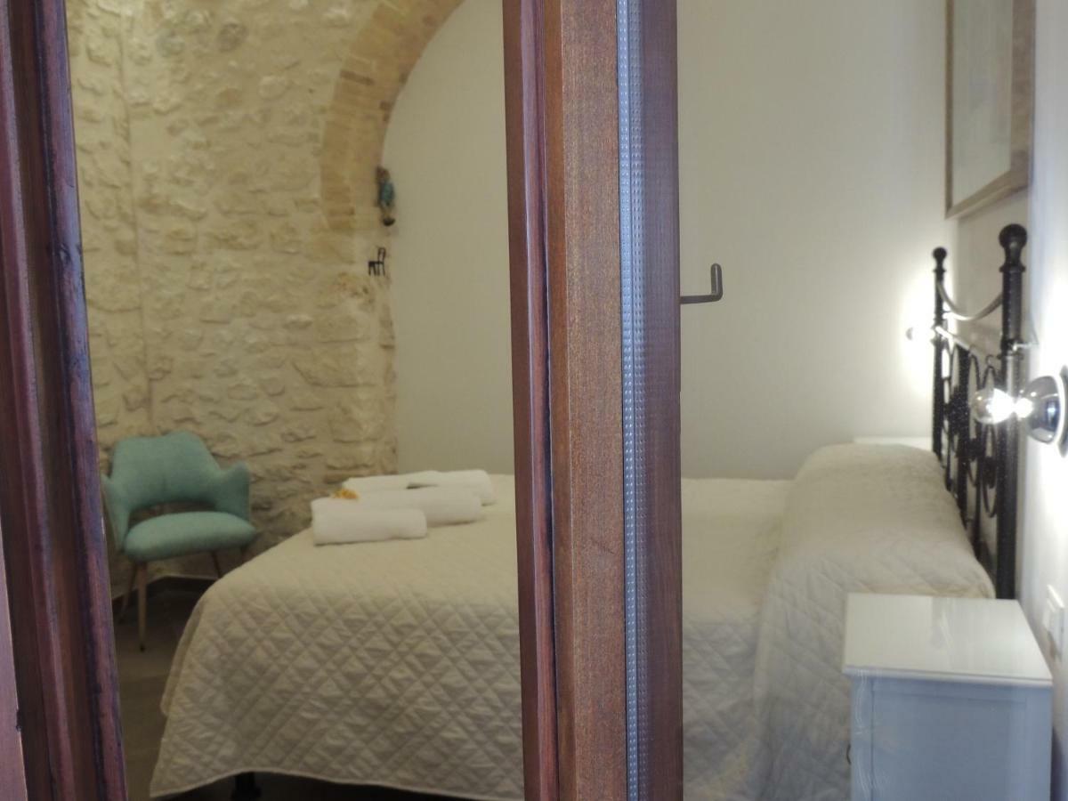 Picchio&Pinocchio Guest House Сулмона Екстериор снимка